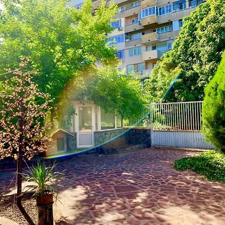 Jackie House בית הארחה וארנה