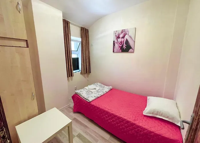 בית הארחה Jackie House וארנה