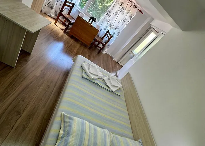 Jackie House בית הארחה