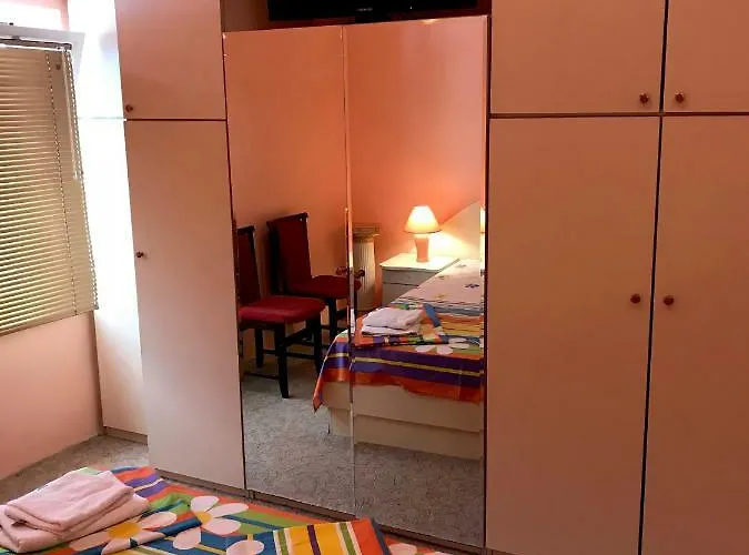 בית הארחה Jackie House וארנה