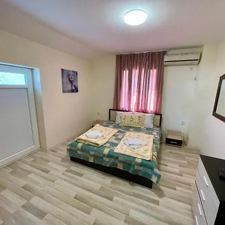 Jackie House * Warna
