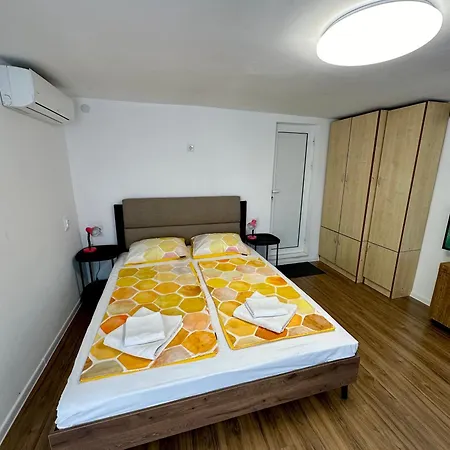 Jackie House Warna