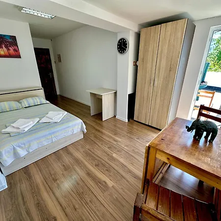 Jackie House * Warna