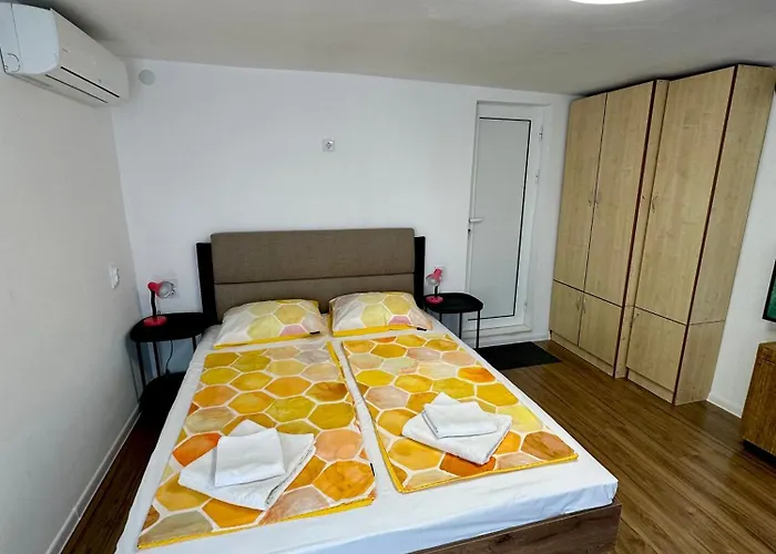 Jackie House Warna
